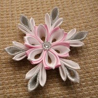 Украшение для волос "Снежинка" бел./розов./сереб. универс. крепление 10см ручн. работа