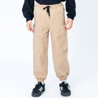 Брюки для мальчика DELORAS артикул 55408 размер 34/134-44/164 цвет бежевый