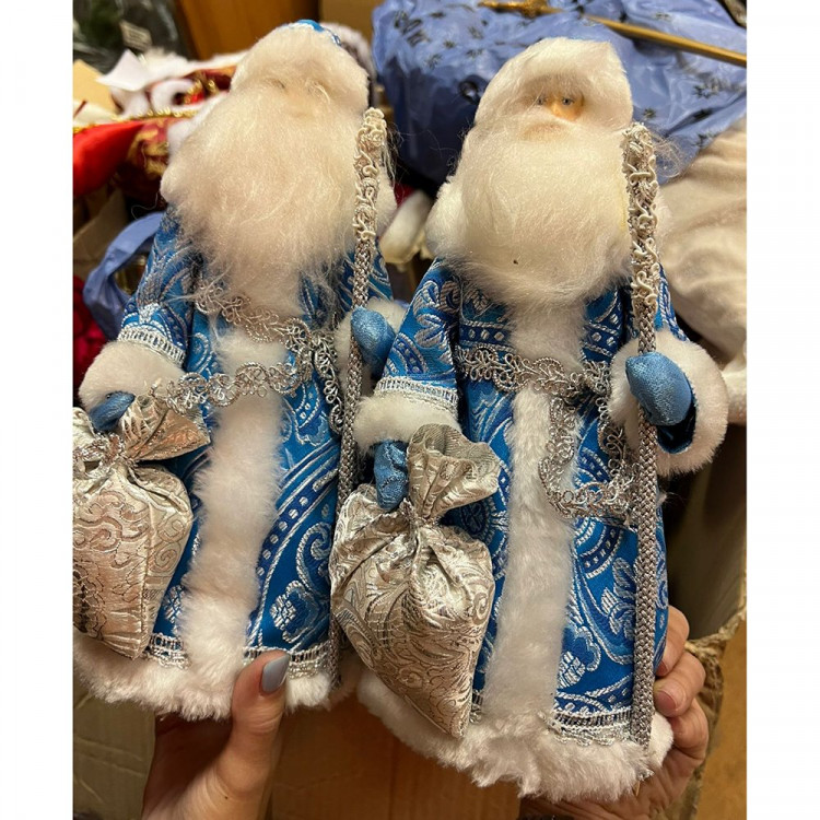 Дед мороз русский в синей шубе