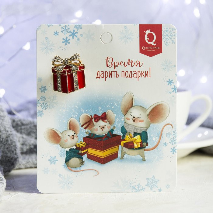 Брошь карнавальная "Новогодняя сказка" подарочек (красно-белый в золоте) арт.4311387