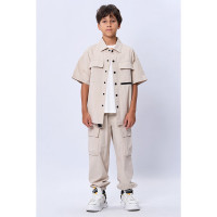 Брюки для мальчика DELORAS артикул 55474 размер 34/134-44/164 цвет серо-бежевый